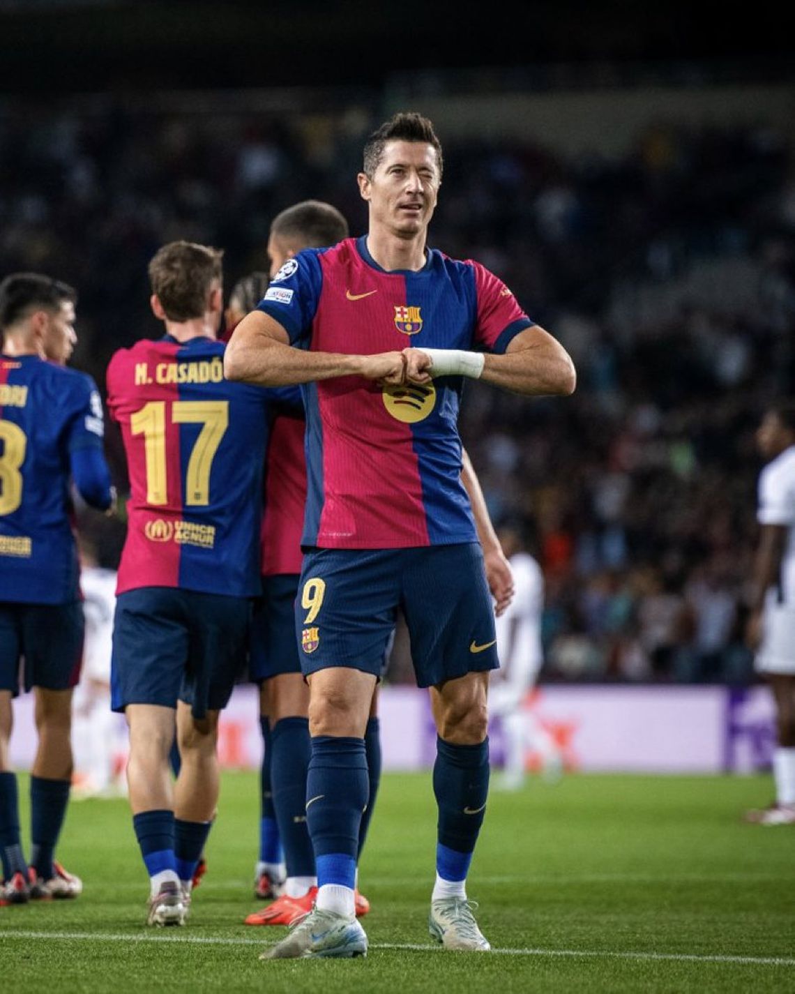 Triplete de Lewandowski para el Barcelona