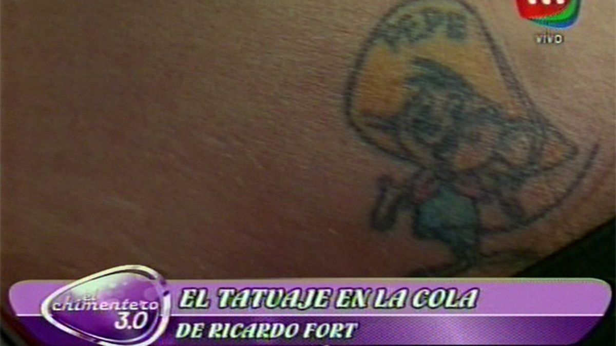 Qué famoso se tatuó un ratón en una nalga?