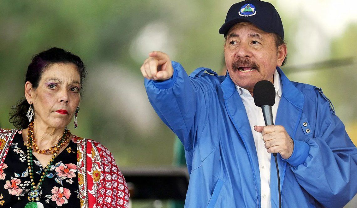 Daniel Ortega y su mujer