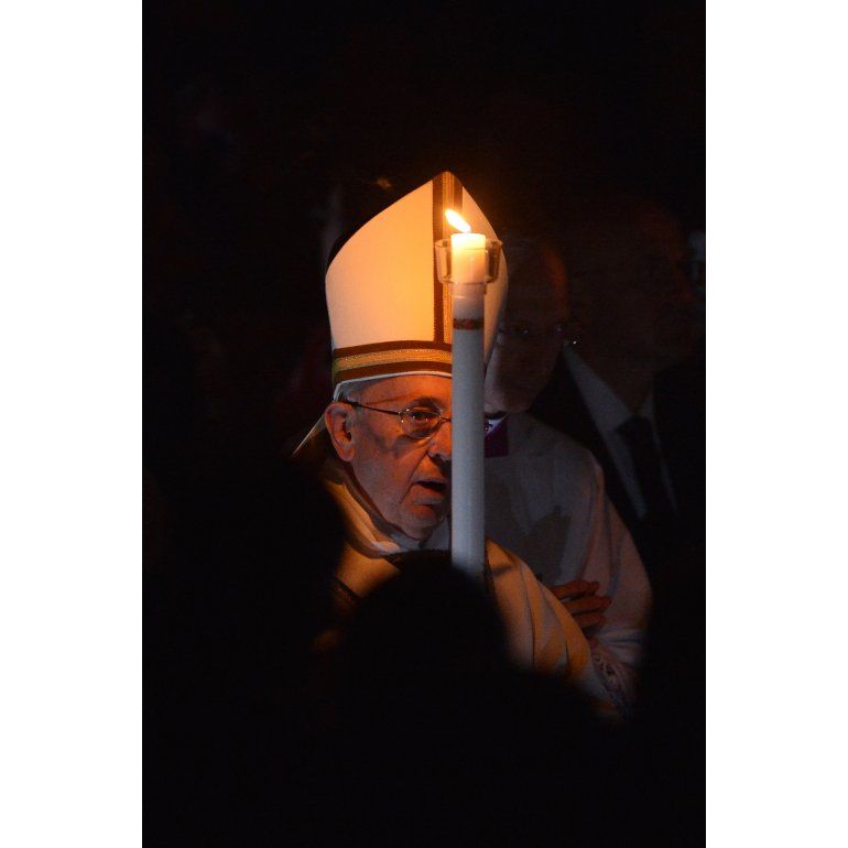 El Papa celebró la Vigilia Pascual y lanzó mensaje ante la furia yihadista