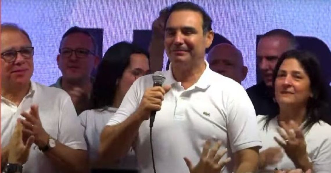 Gustavo Valdés celebra la victoria en la interna de la UCR de Corrientes 