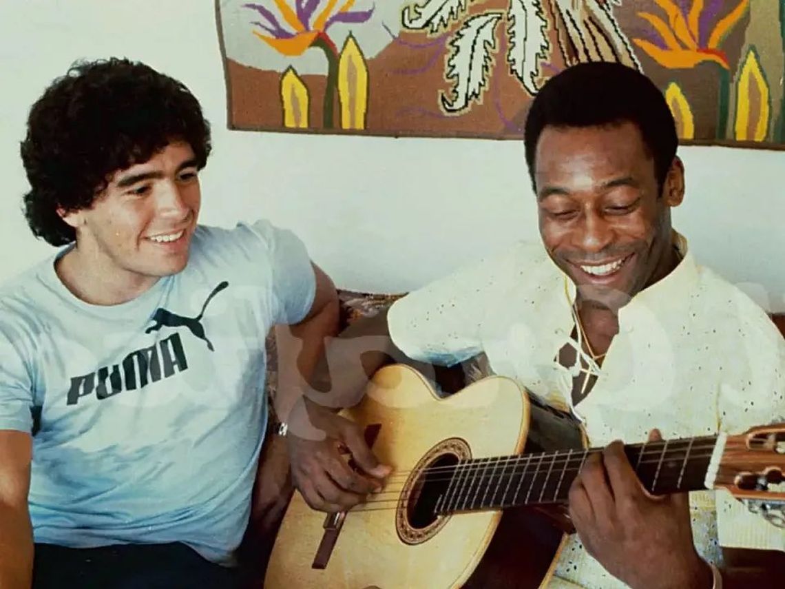 Diego Armando Maradona  y Pelé. 