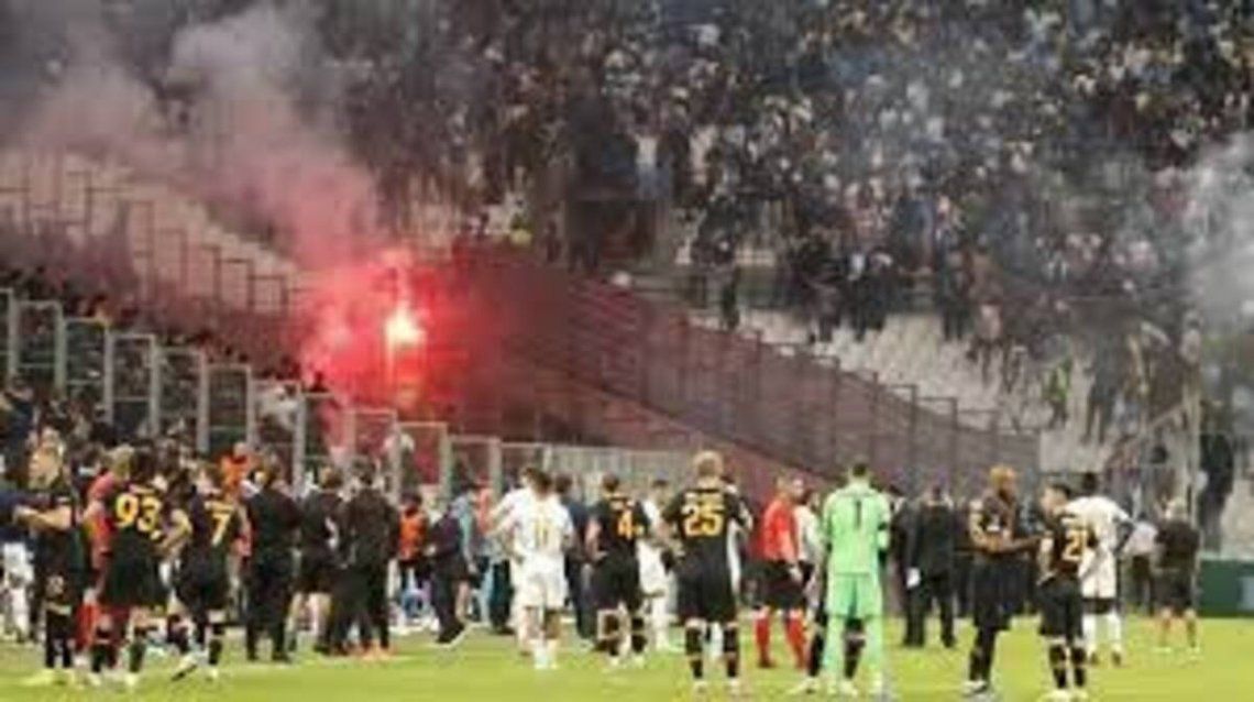 El enfrentamiento entre los hinchas de Marsella y Galatasaray. 