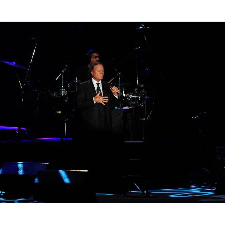 Julio Iglesias, un seductor de todas las épocas, canta en Buenos Aires