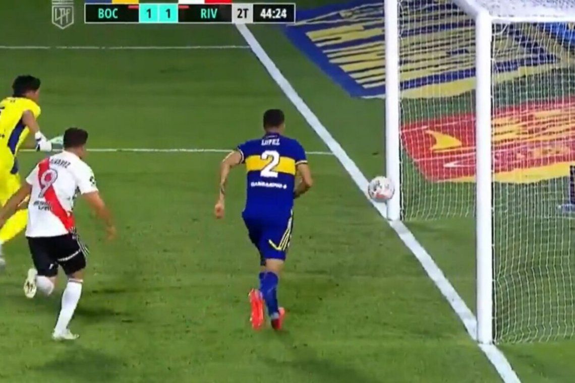 ¡Fua el Diego! no fue gol de milagro en la Bombonera.