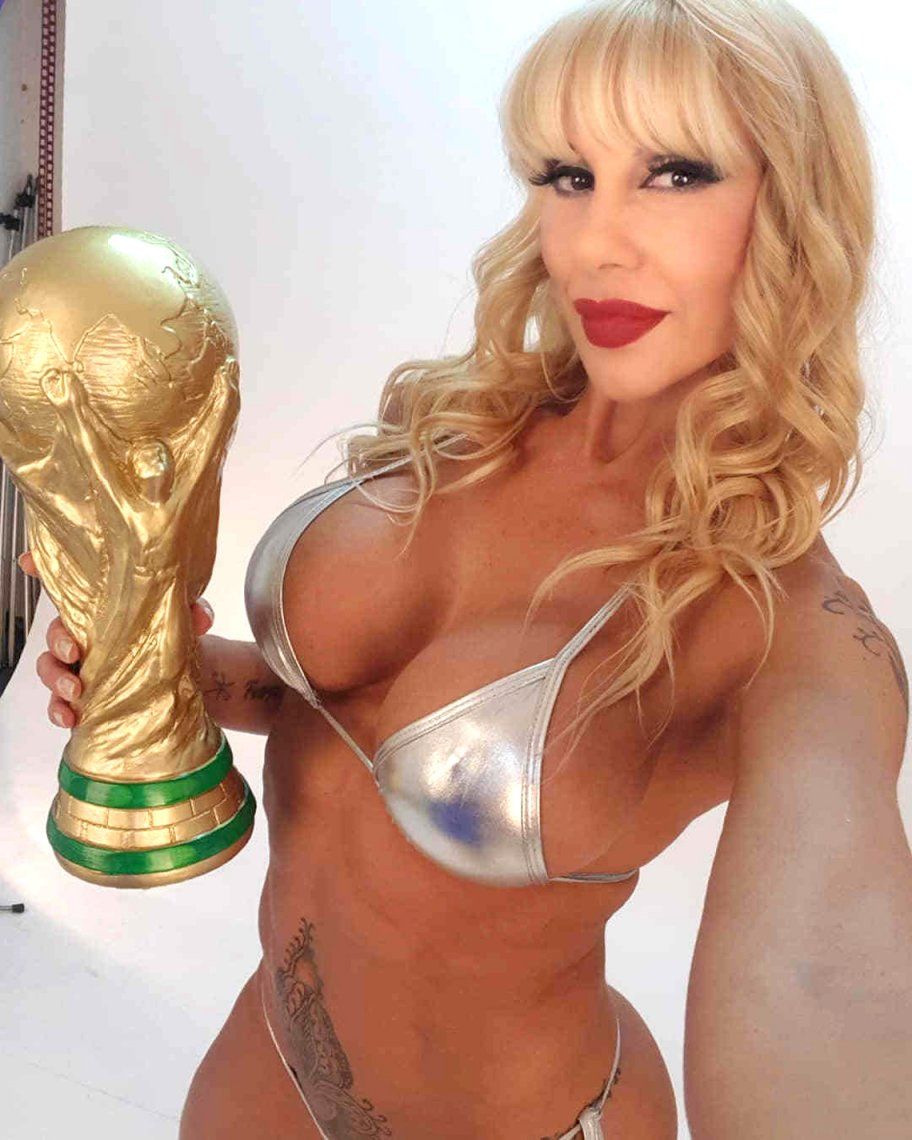 Mónica Farro no pudo ocultar su apoyo por la Selección Uruguaya