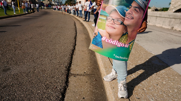 Cuba aprobó la adopción y el matrimonio igualitarios