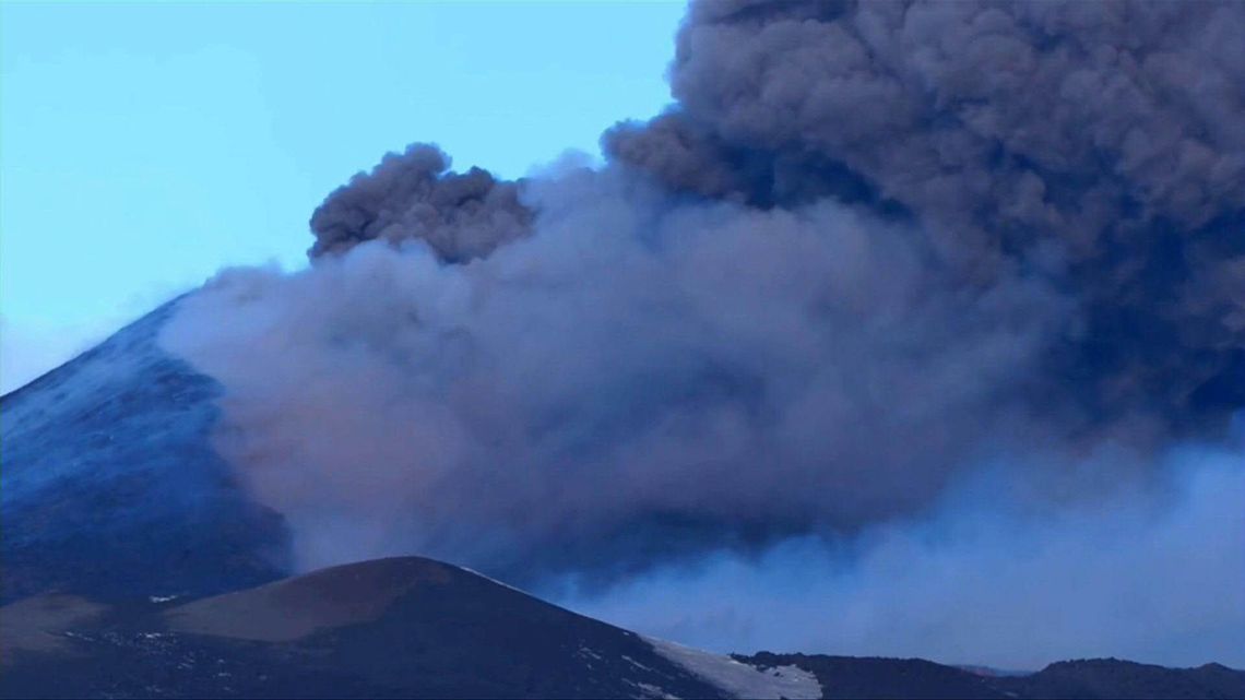 Nueva erupción en el Volcán Etna.