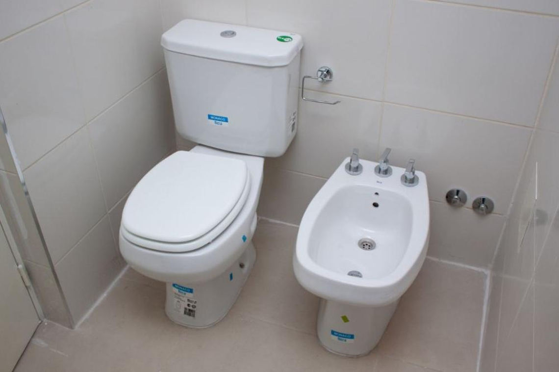 El principal objetivo es eliminar las letrinas de los baños de forma progresiva