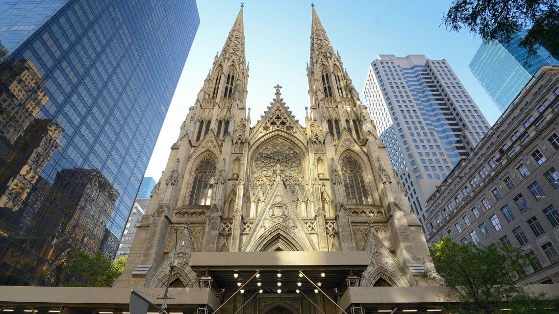 Un hombre fue detenido en la catedral de Nueva York con bidones de nafta