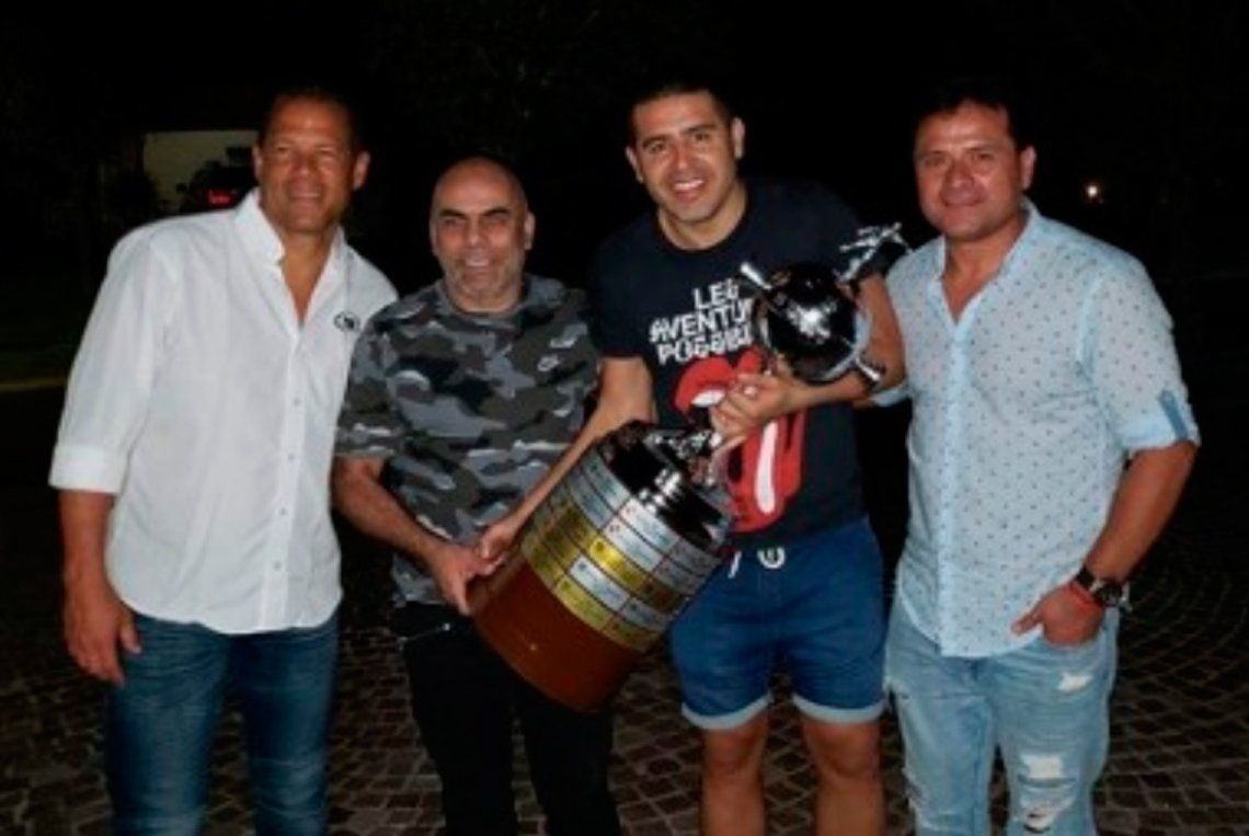 Fútbol y cena de campeones: Riquelme se juntó con Delgado, Serna y Córdoba