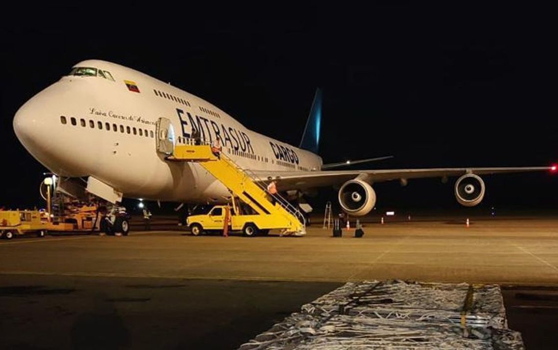 El avión sigue retenido en el aeropuerto internacional de Ezeiza.