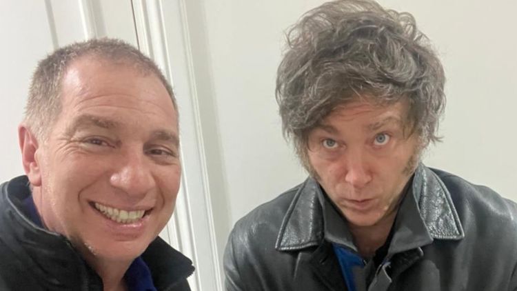 Diego Santilli junto al presidente Javier Milei en el momento en que le ofreció el cargo de ministro del Interior.