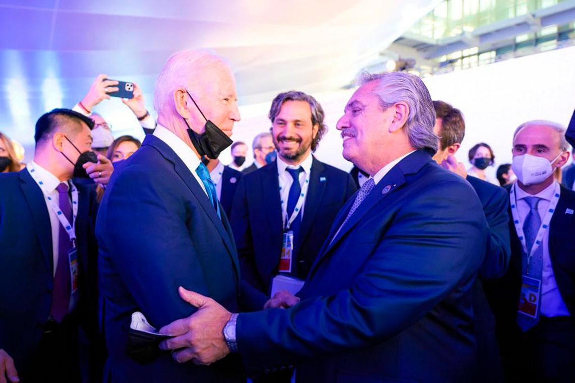 Joe Biden y Alberto Fernández en la Cumbre del G-20 en Roma.