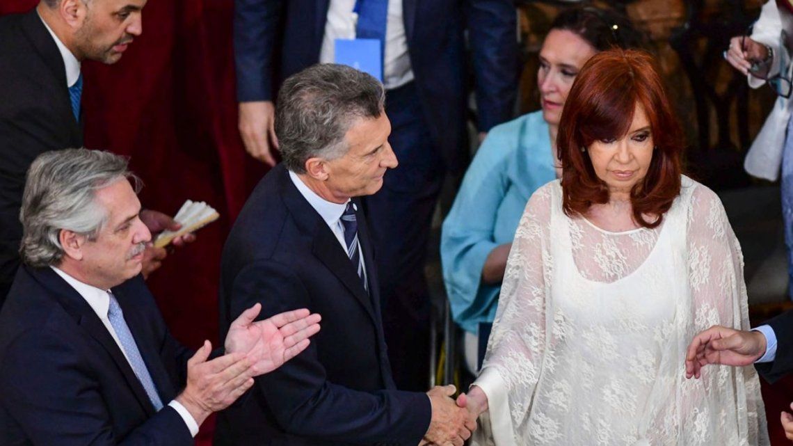 Video: el tibio saludo de Cristina Kirchner y Mauricio Macri