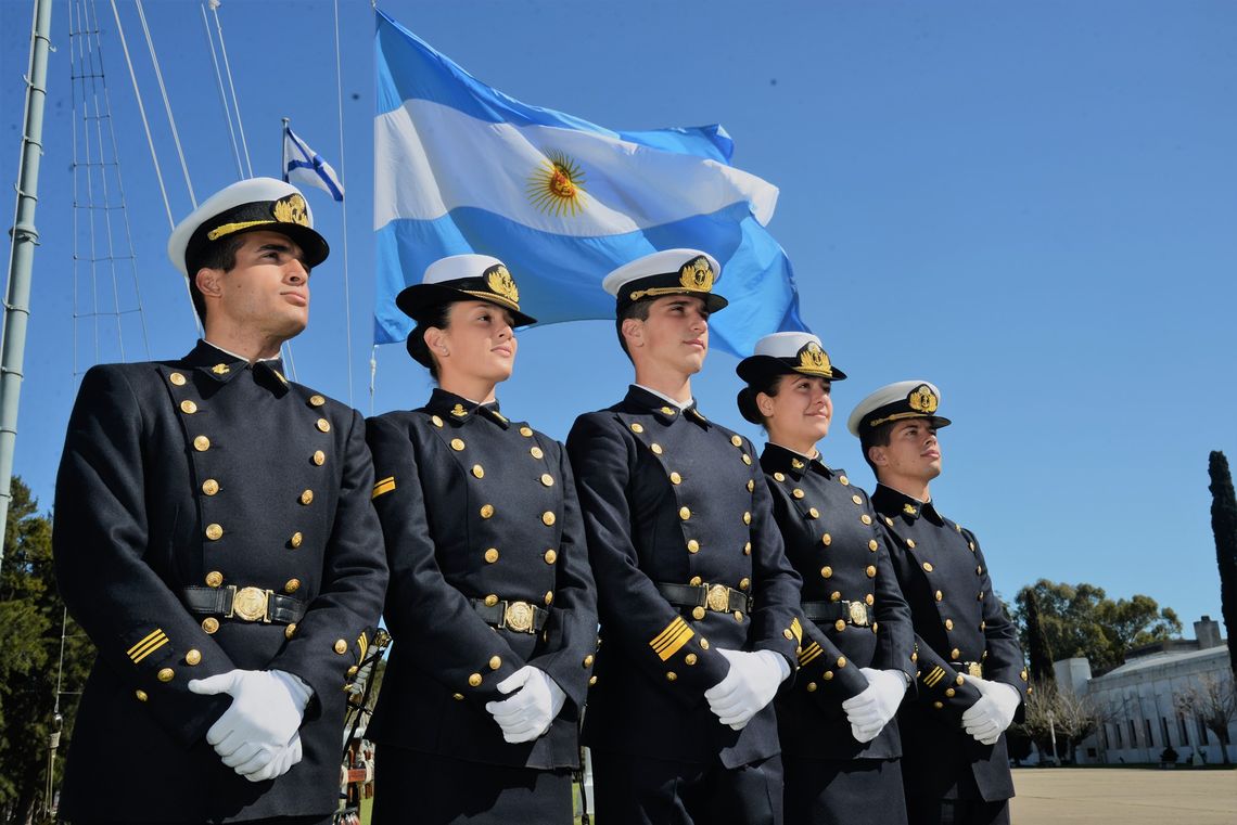 Desde sus orígenes la Armada Argentina custodia el patrimonio de los argentinos en y desde el mar y contribuye a la defensa nacional.