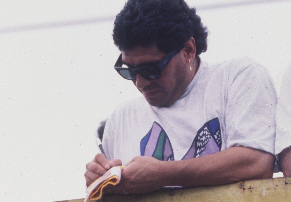 Los peritos determinaron que falsificaron la firma de un autógrafo de Diego Maradona.