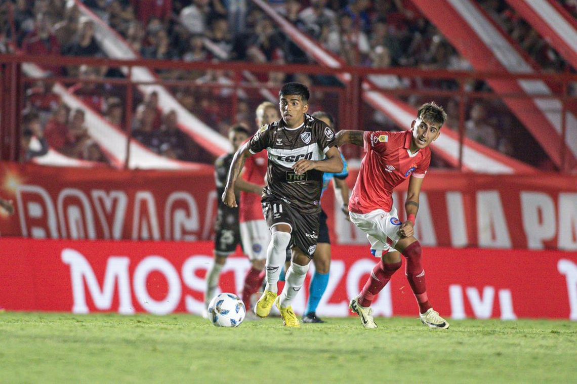 Argentinos Juniors se quedó con el clásico en La Paternal.