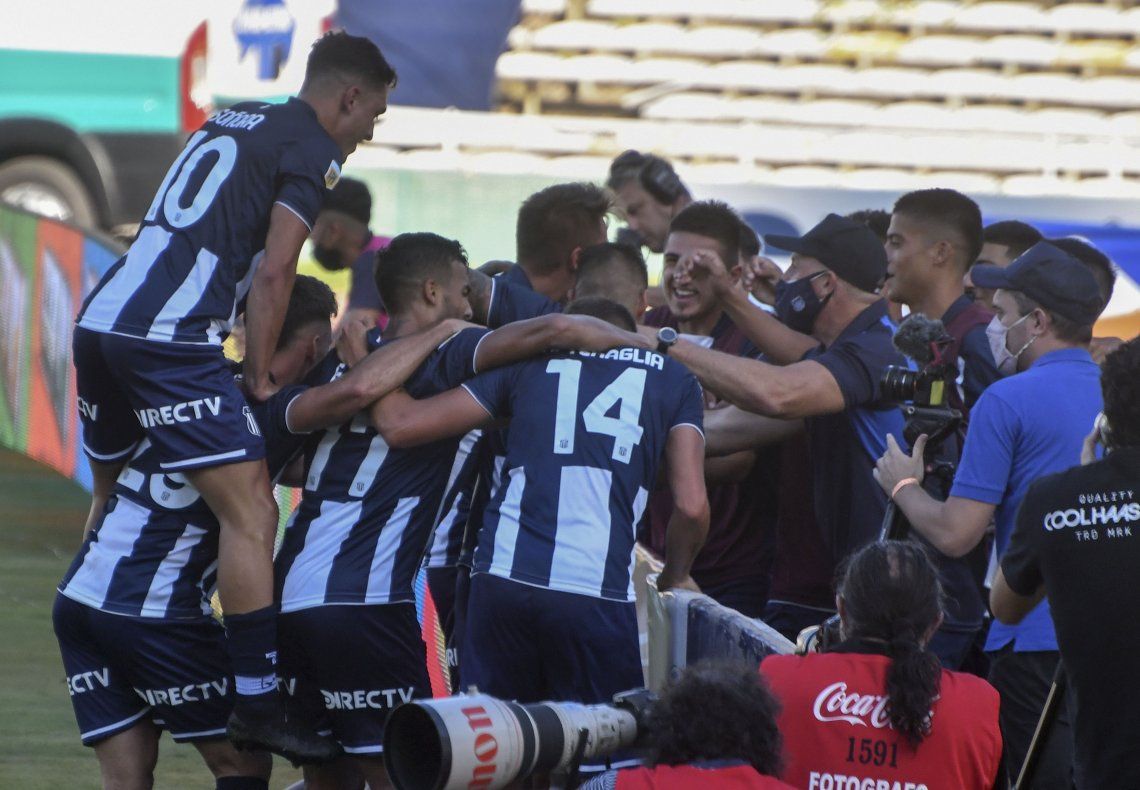 Una nueva fecha de la Copa de la Liga Profesional en fotos