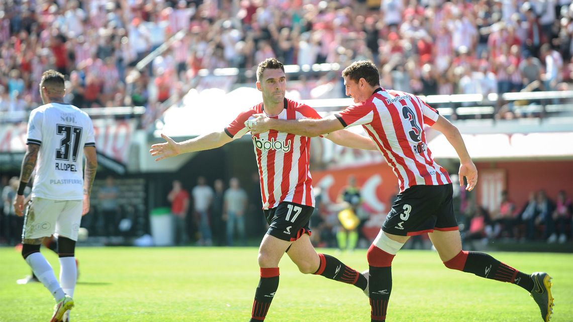 Mauro Boselli convirtió un hattrick para convertirse en el goleador del campeonato.