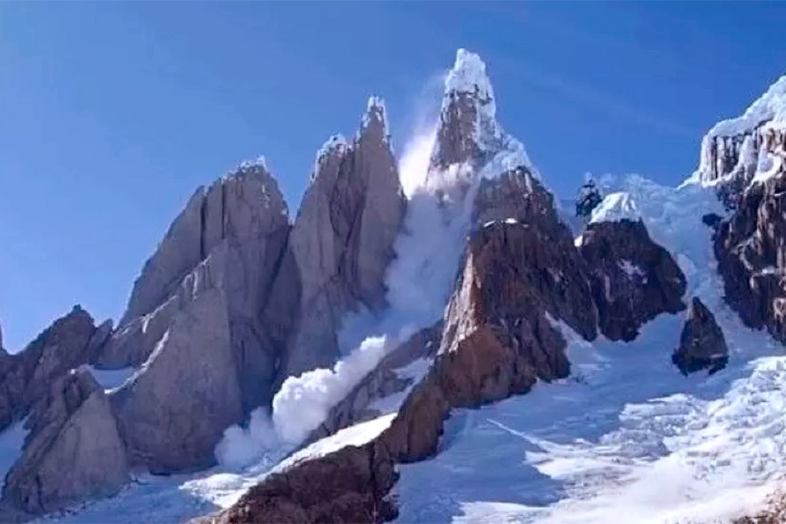 Operativo de rescate de un escalador italiano tras una avalancha en El Chaltén