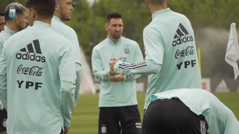 Messi junto a sus compañeros. 