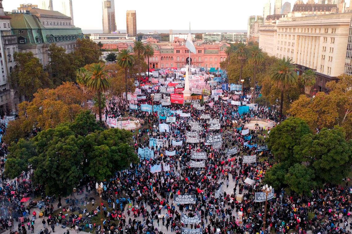 Plaza de Mayo: masivo acto de organizaciones sociales