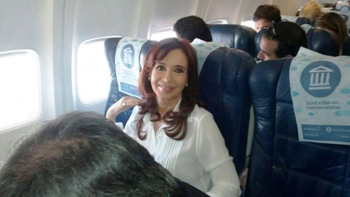 Cristina Kirchner viaja a Cuba para recibir el Año Nuevo junto a su hija Florencia