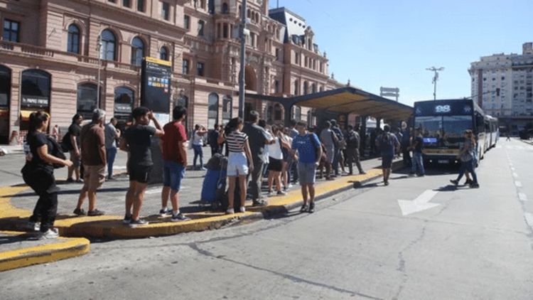 Rige el paro de colectivos en el AMBA con acatamiento dispar