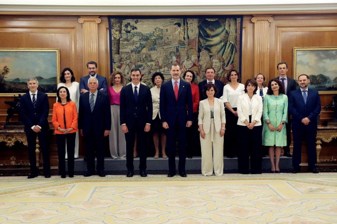 En España, asume el gobierno de las mujeres