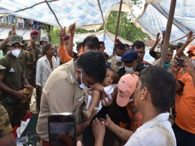 India: el pequeño Shiva tras el accidente en el pozo