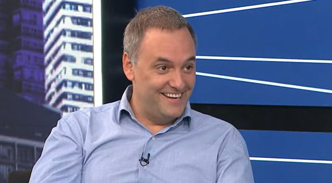 A juzgar por sus últimos días, Adorni tiene pocas razones para sonreír.