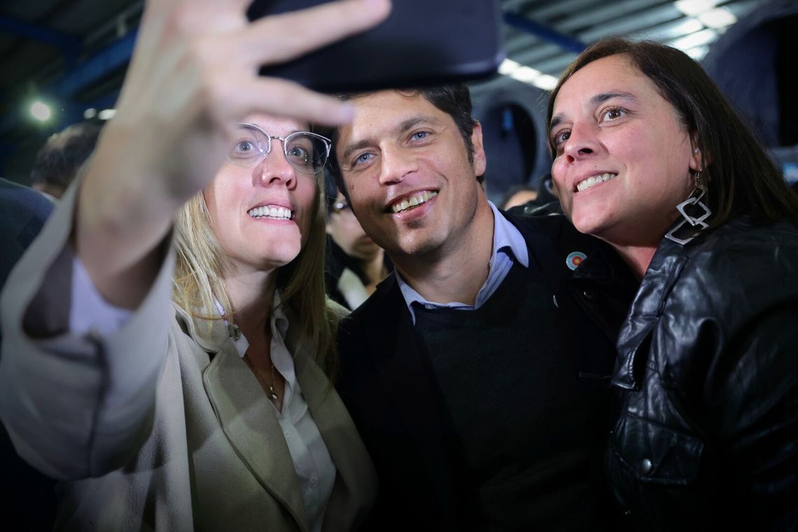 El gobernador de Buenos Aires que va por un nuevo mandato, en modo selfie. 