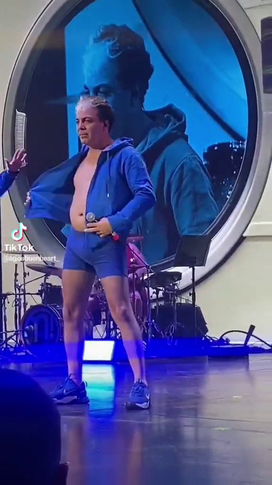 Cristian Castro se desvistió en el show de Miranda! y el video se hizo viral