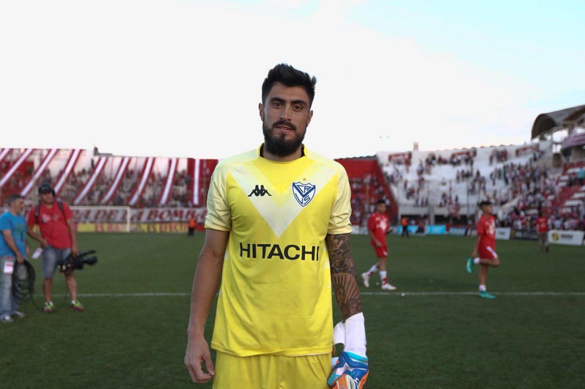 El arquero Lucas Hoyos será el segundo refuerzo de Newells: llega desde Vélez.