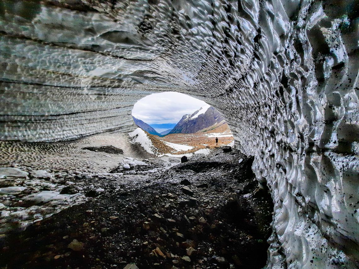 Ushuaia: turista murió aplastado por un hielo que se desprendió del techo de una cueva