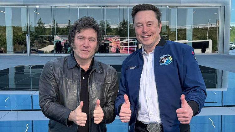 Pulgares arriba para Milei y Elon Musk, en una de las reuniones que mantuvieron en Estados Unidos.