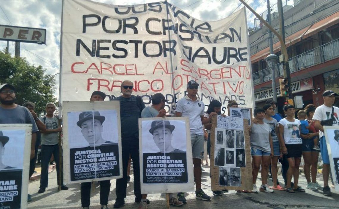 Los familiares del joven electrocutado marcharon por la Avenida 14 de Berazategui.