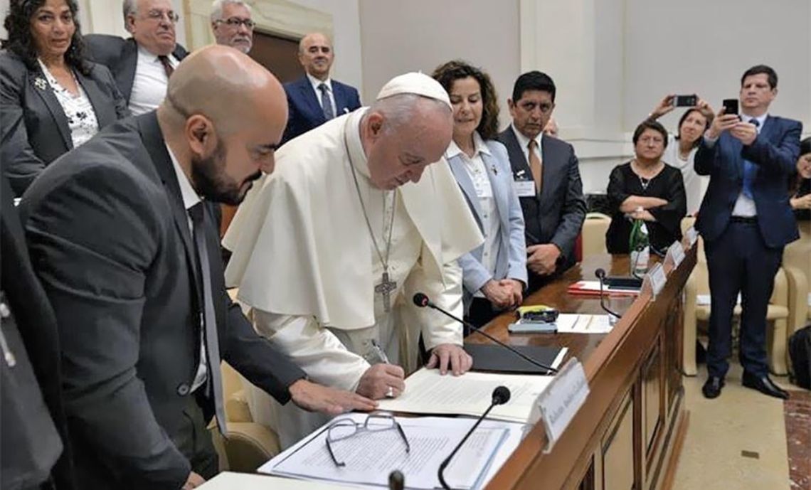 Octubre 2021 - Vaticano - El Papa Francisco con magistrados argentinso 