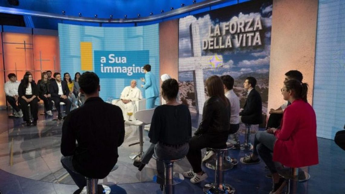 El papa Francisco se convirtió en el primer pontífice en asistir a un estudio de TV
