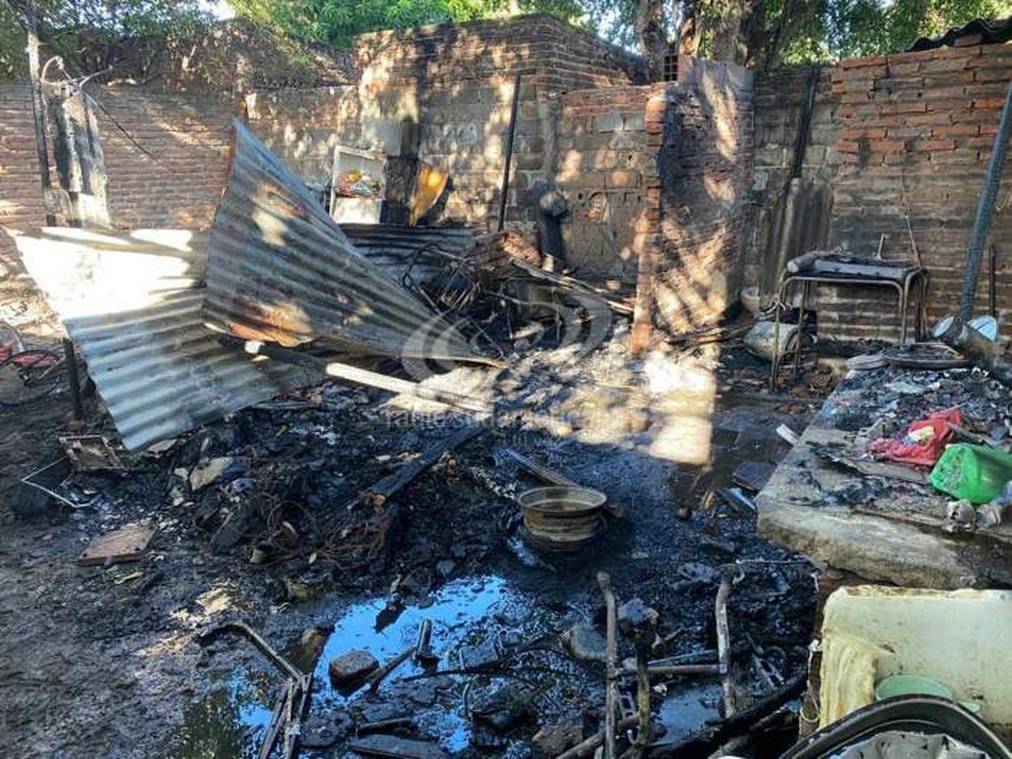 La casa que se quemó en Corrientes quedó totalmente destruida. Fuente: Radio sudamericana.