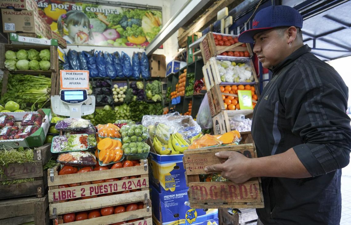 Los precios estacionales, donde impactó frutas y verduras por los intensos fríos de principio de mes, subieron 11%.