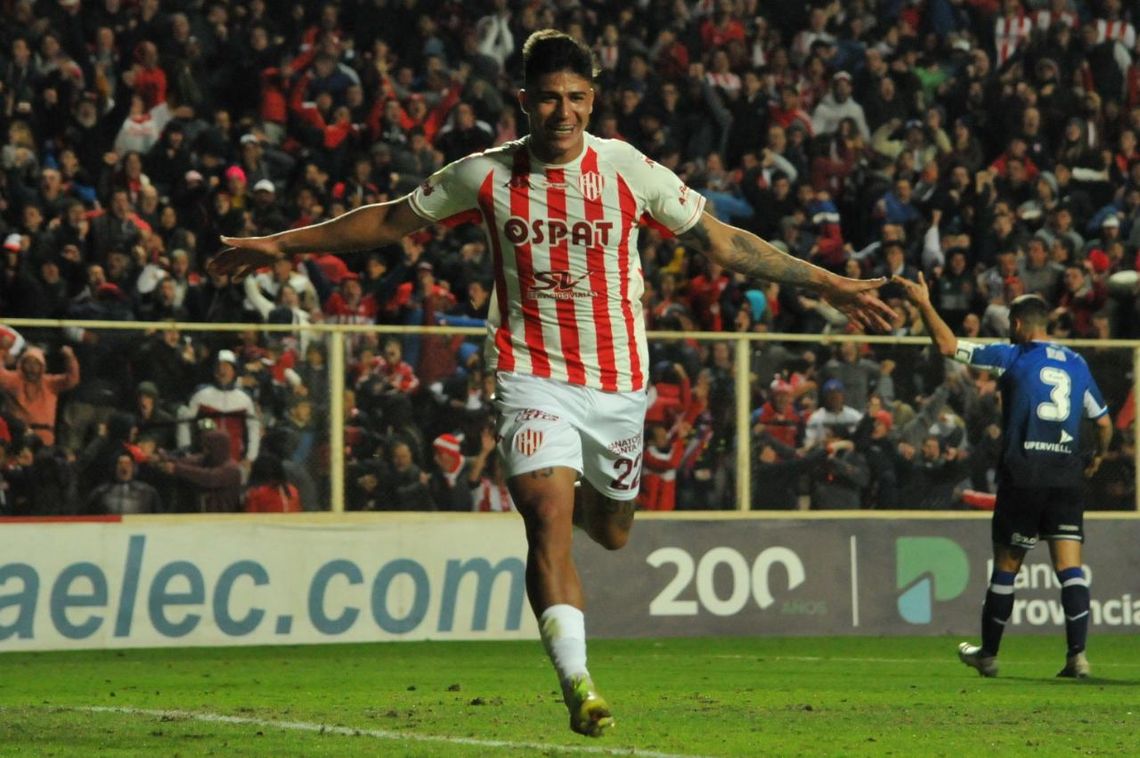 Junior Marable festeja el gol de la victoria de Unión