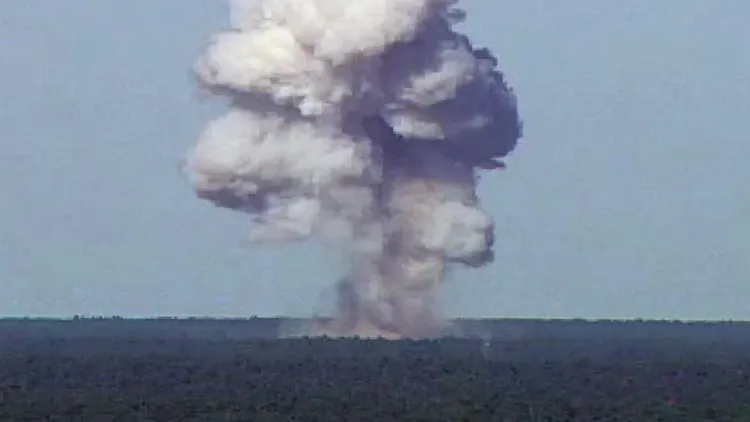 La GBU-43/B MOAB, conocida como la “madre de todas las bombas”, es una de las armas convencionales de mayor potencia del arsenal estadounidense. Según CNN, su posible utilización contra Irán forma parte de las alternativas militares en evaluación.