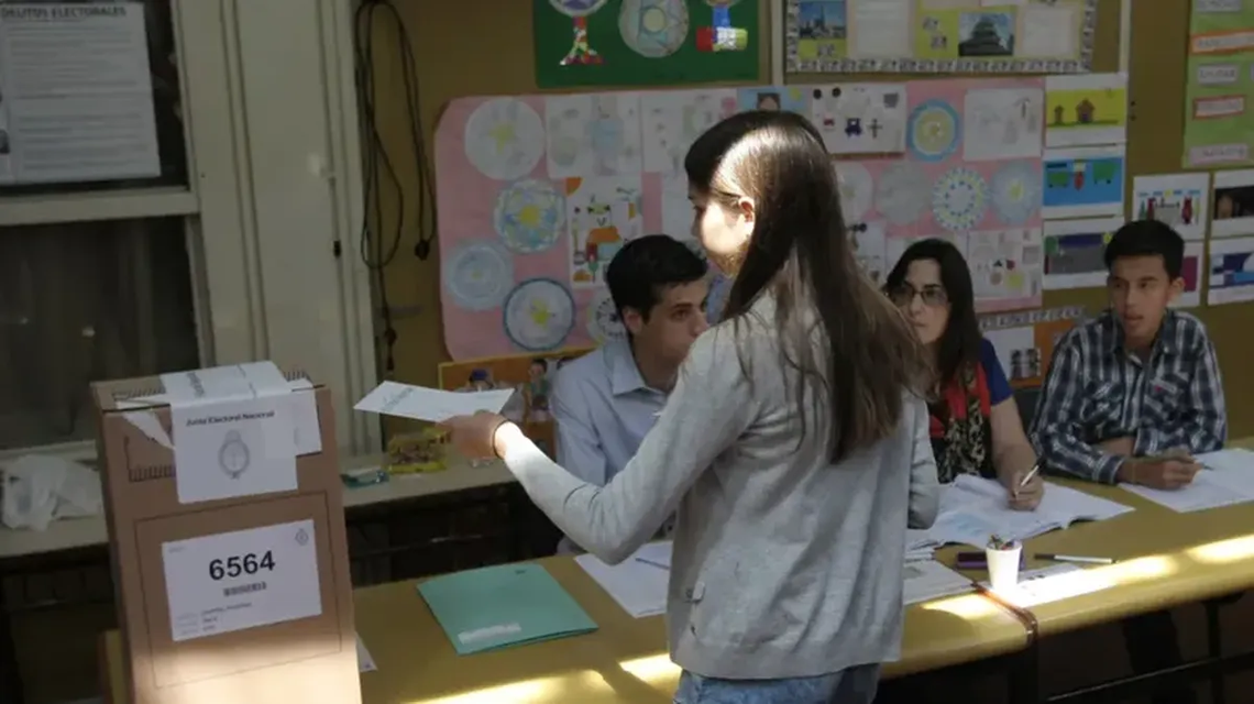 Sólo en tres países latinoamericanos se permite sufragar a partir de los 16 años: Brasil, Ecuador y Argentina Sólo en tres países latinoamericanos se permite sufragar a partir de los 16 años: Brasil, Ecuador y Argentina