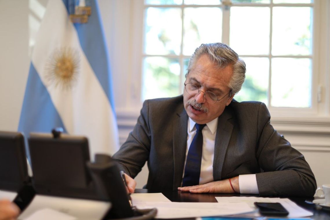 El presidente Alberto Fernández firmó los decretos para garantizar la gestión en 2022. Archivo.