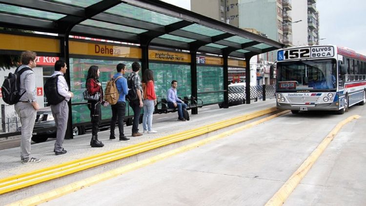 El aumento del boleto de colectivo será un nuevo golpe al bolsillo para los pasajeros.