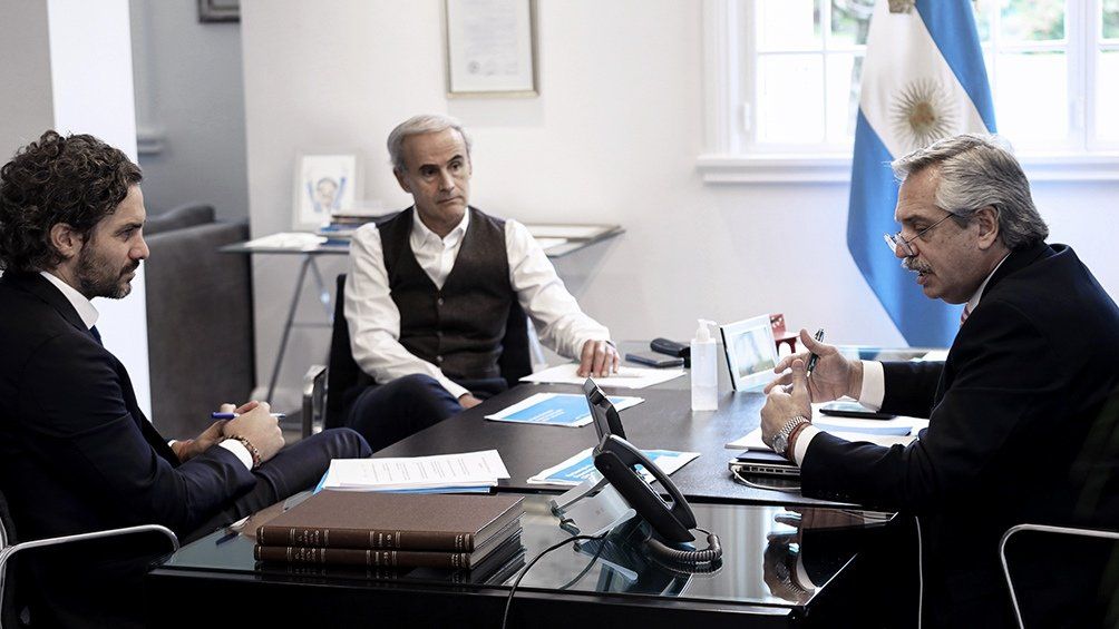 Fernández se reunió con Sebastián Piñera por videoconferencia. 