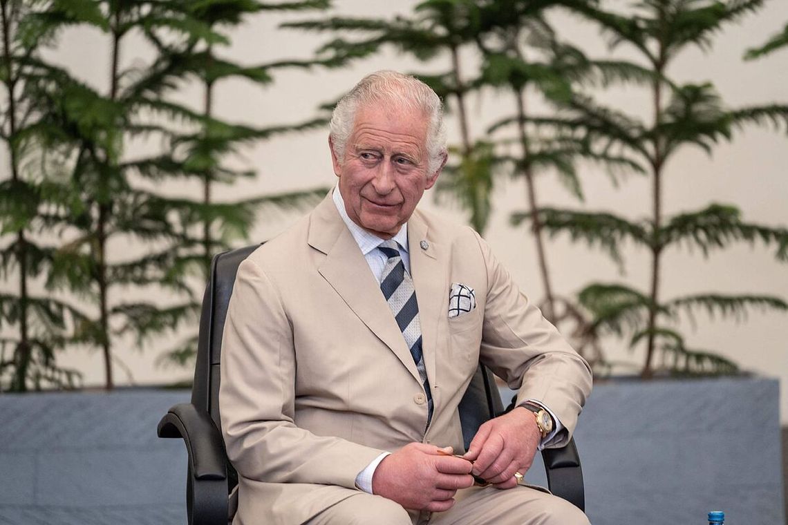 El príncipe Carlos bajo la lupa por aceptar millones de euros.