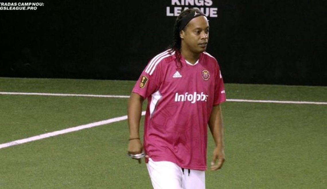 Ronaldinho y la pelota se reencontraron en la Kings League.